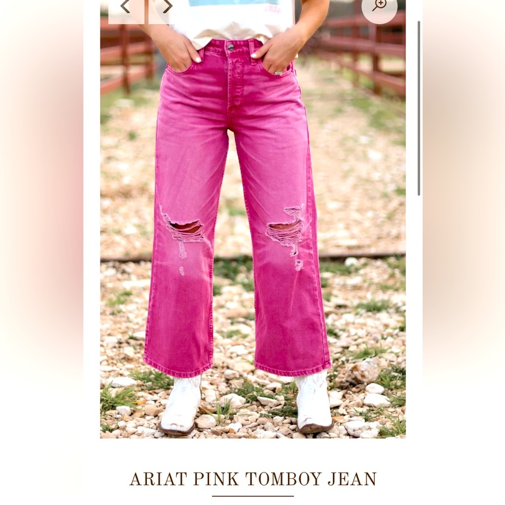 Ariat ultra high-rise tomboy wide leg 31R Pink jeans.